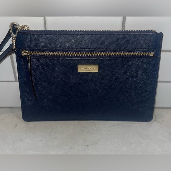 kate spade Handbags - Kate Spade ♠️ Navy wristlet EUC